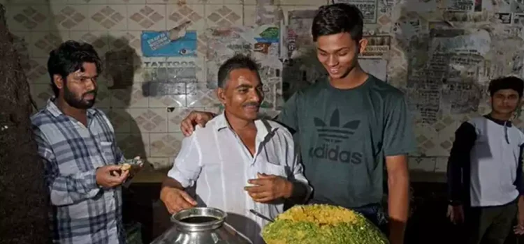 10 की उम्र में छोड़ा घर। सड़कों पर बेचे गोलगप्पे। आज है टीम इंडिया का बेहतरीन खिलाडीˈ