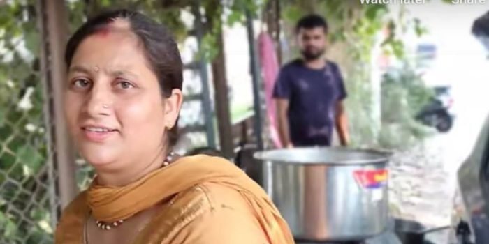 पति की जॉब गई तो पड़े खाने-पीने के लाले, फिर कार में खोला ढाबा, अब रोज भरती है कई लोगों का पेटˈ