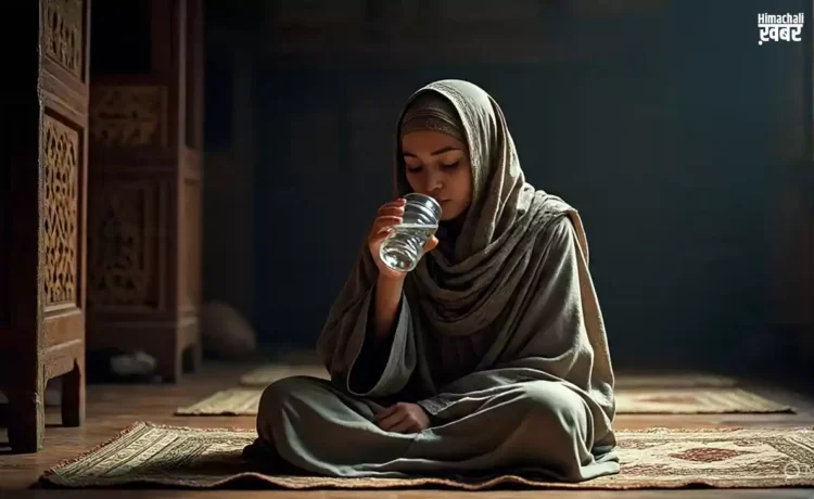 मुसलमान बैठकर पानी क्यों पीते हैं? जानें इस्लाम में पानी पीने का सुन्नत तरीका
