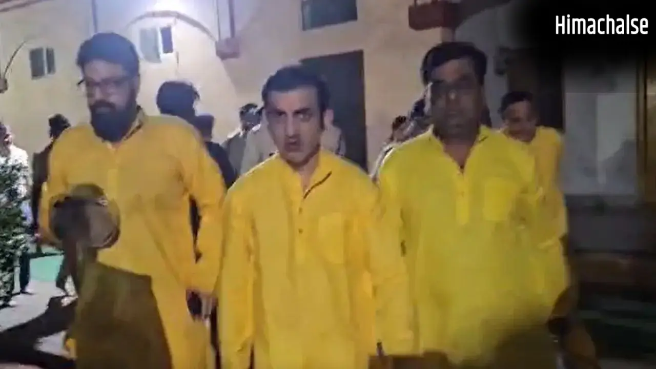 मां पीतांबरा के दर्शन करने दतिया पहुंचे हेड कोच गौतम गंभीर, धूमावती आरती में हुए शामिल