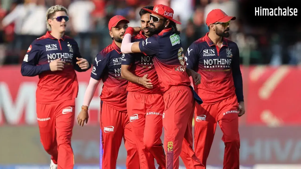 IPL 2026: पंजाब किंग्स को 23 रन से हराकर प्लेऑफ में पहुंचने वाली पहली टीम बनी RCB, धर्मशाला में दर्ज की जीत​