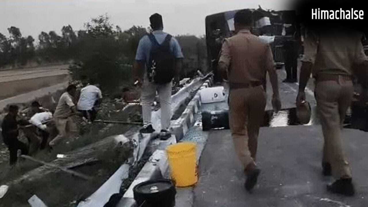 उन्नाव में भीषण सड़क हादसा… दिल्ली से बिहार जा रही डबल डेकर बस एक्सप्रेस-वे पर पलटी, 5 यात्रियों की मौत, 15 घायल