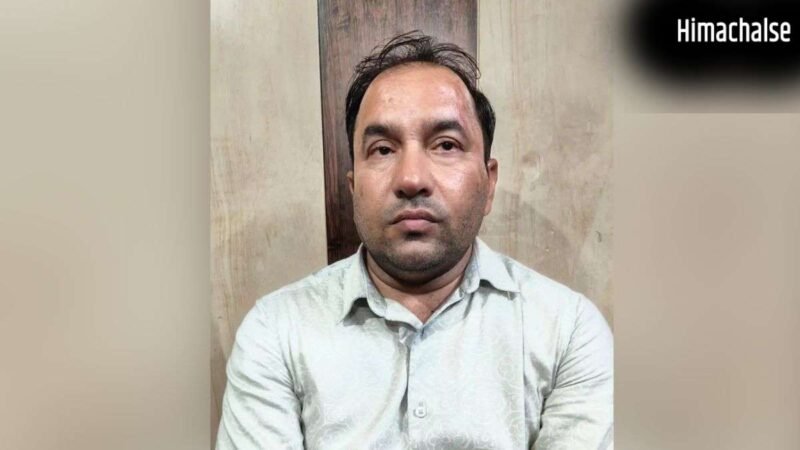 लखनऊ यूनिवर्सिटी के असिस्टेंट प्रोफेसर पर लगा छात्रा से फोन पर अश्लील बातें करने का आरोप, पुलिस ने हिरासत में लिया​
