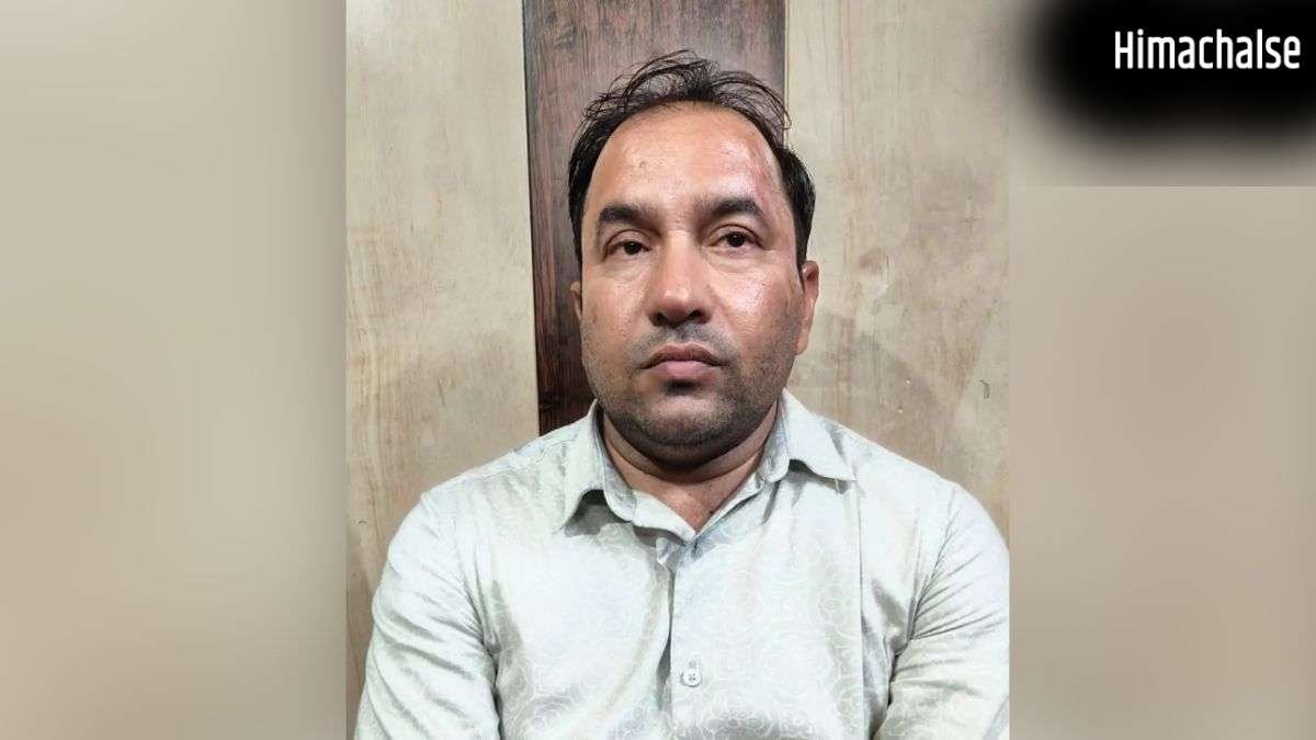लखनऊ यूनिवर्सिटी के असिस्टेंट प्रोफेसर पर लगा छात्रा से फोन पर अश्लील बातें करने का आरोप, पुलिस ने हिरासत में लिया​