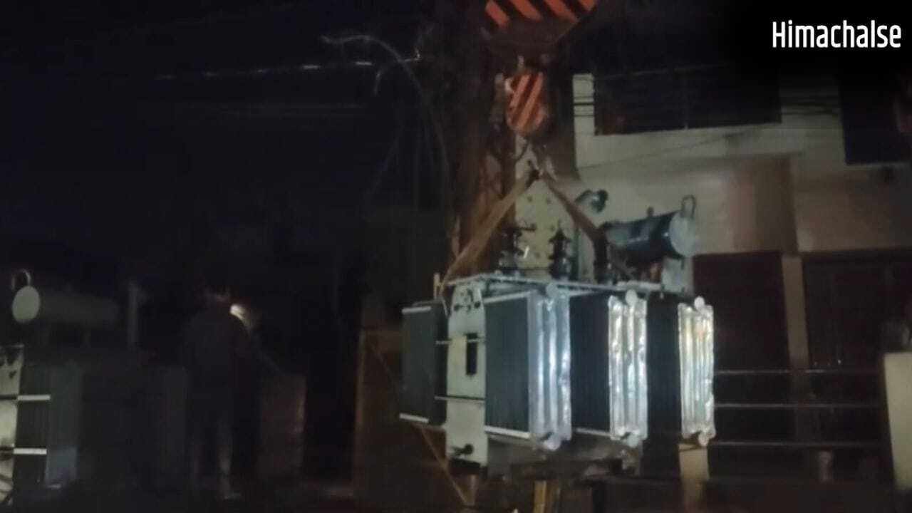 48 घंटे से अंधेरे में 500 परिवार… बरेली में बिजली संकट पर लोगों का फूटा गुस्सा, कहा- 2 दिन से ब्लैकआउट​