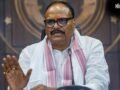 उत्तर प्रदेश के डिप्टी CM ब्रजेश पाठक के सरकारी चार्टर्ड प्लेन के इंजन से निकला धुआं, सड़क मार्ग से लखनऊ हुए रवाना​