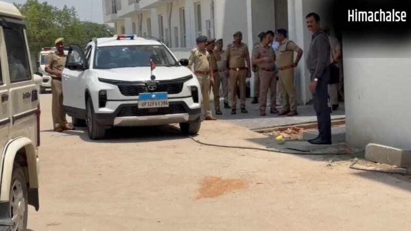 ग्रेटर नोएडा में डबल मर्डर से सनसनी! हॉस्टल में मिले 2 शव, धारदार हथियार से हमला​