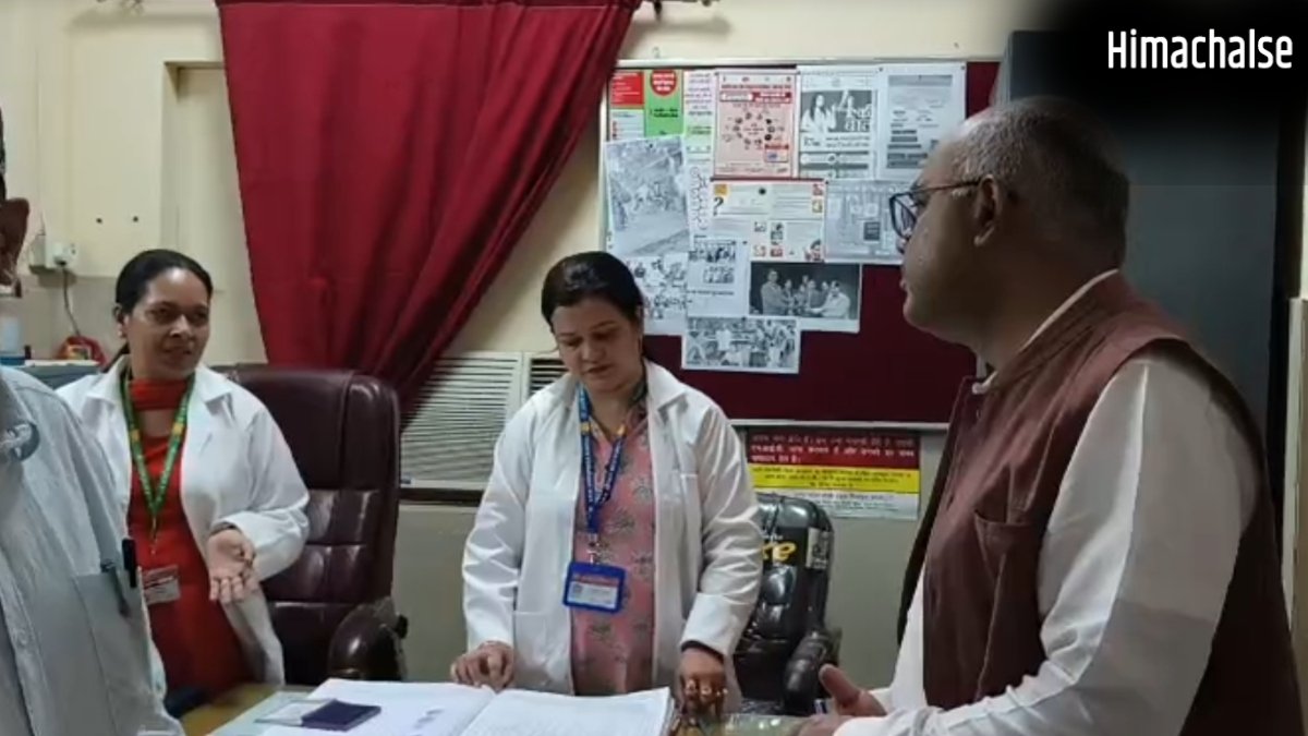 एक्शन मोड में कानपुर के DM, सरकारी अस्पताल का किया औचक निरीक्षण, 22 डॉक्टर मिले गैरहाजिर, सैलरी काटने का निर्देश