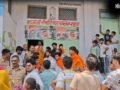 नर्सरी की छात्रा ने उल्टी की तो मां को स्कूल बुलाकर सफाई कराई, 2 घंटे तक बच्ची को हाथ ऊपर करके खड़ा रखा​
