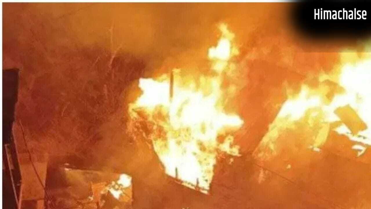 प्रयागराज अग्निकांड: मां का आखिरी संघर्ष! चार बच्चों को मौत से छीना, लेकिन खुद आग की लपटों में समा गई​