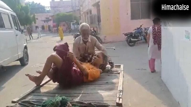 ना इलाज मिला, ना एंबुलेंस… बीमार पत्नी को ठेले पर लेकर निकला बुजुर्ग, अब अस्पताल प्रशासन ने दी सफाई​