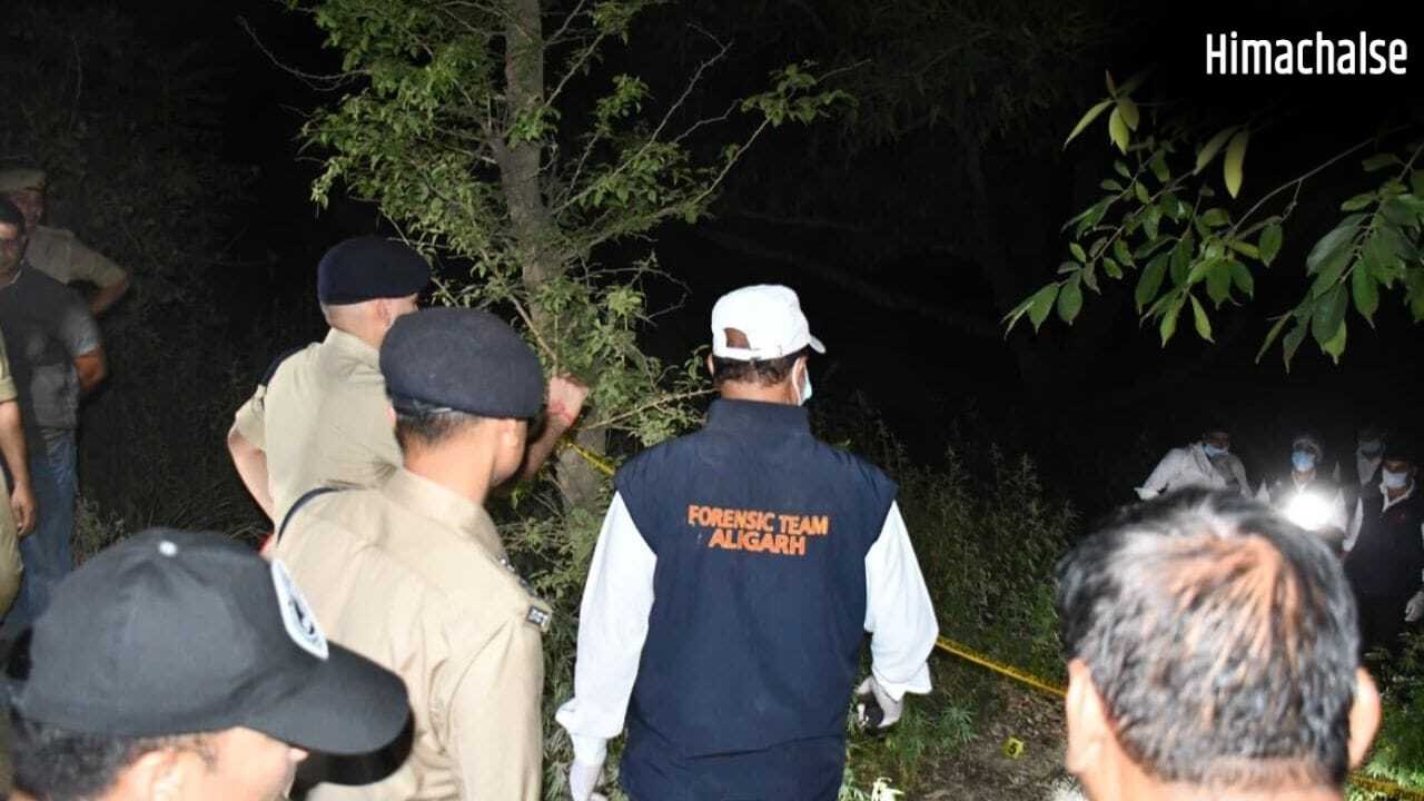 अलीगढ़ में दो इनामी बदमाश ढेर… तमंचा दिखाकर महिलाओं से लूट लेते थे गहने​