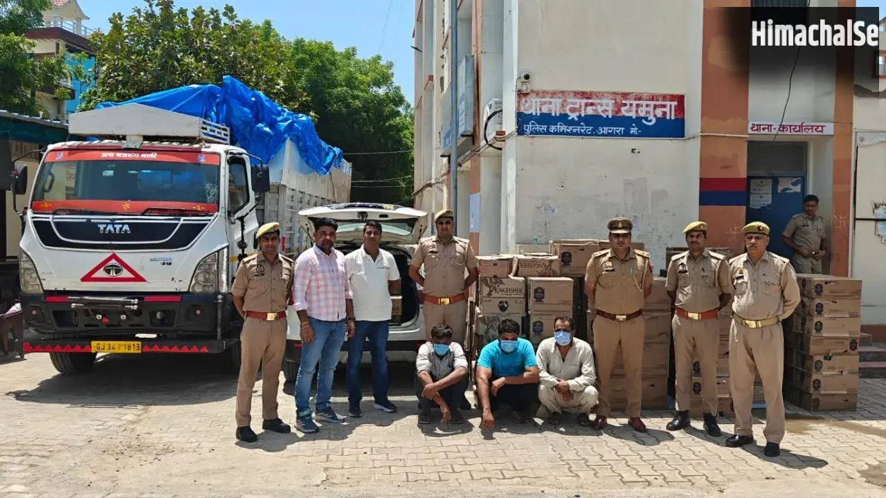 Liquor Smuggling: आगरा पुलिस का बड़ा एक्शन, 30 लाख की अवैध शराब के साथ तीन तस्कर गिरफ्तार​