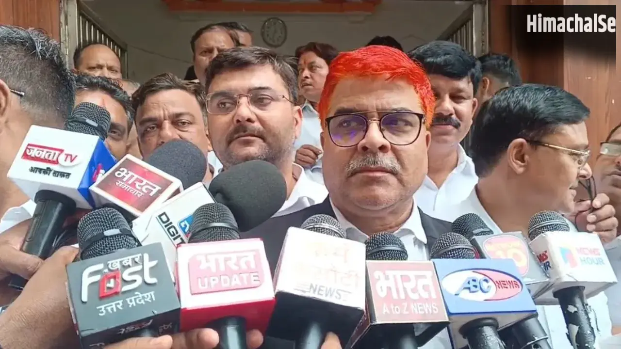 ई-रजिस्ट्रेशन के खिलाफ कानपुर बार एसोसिएशन का प्रदर्शन, सरकार से आदेश वापस लेने की मांग​