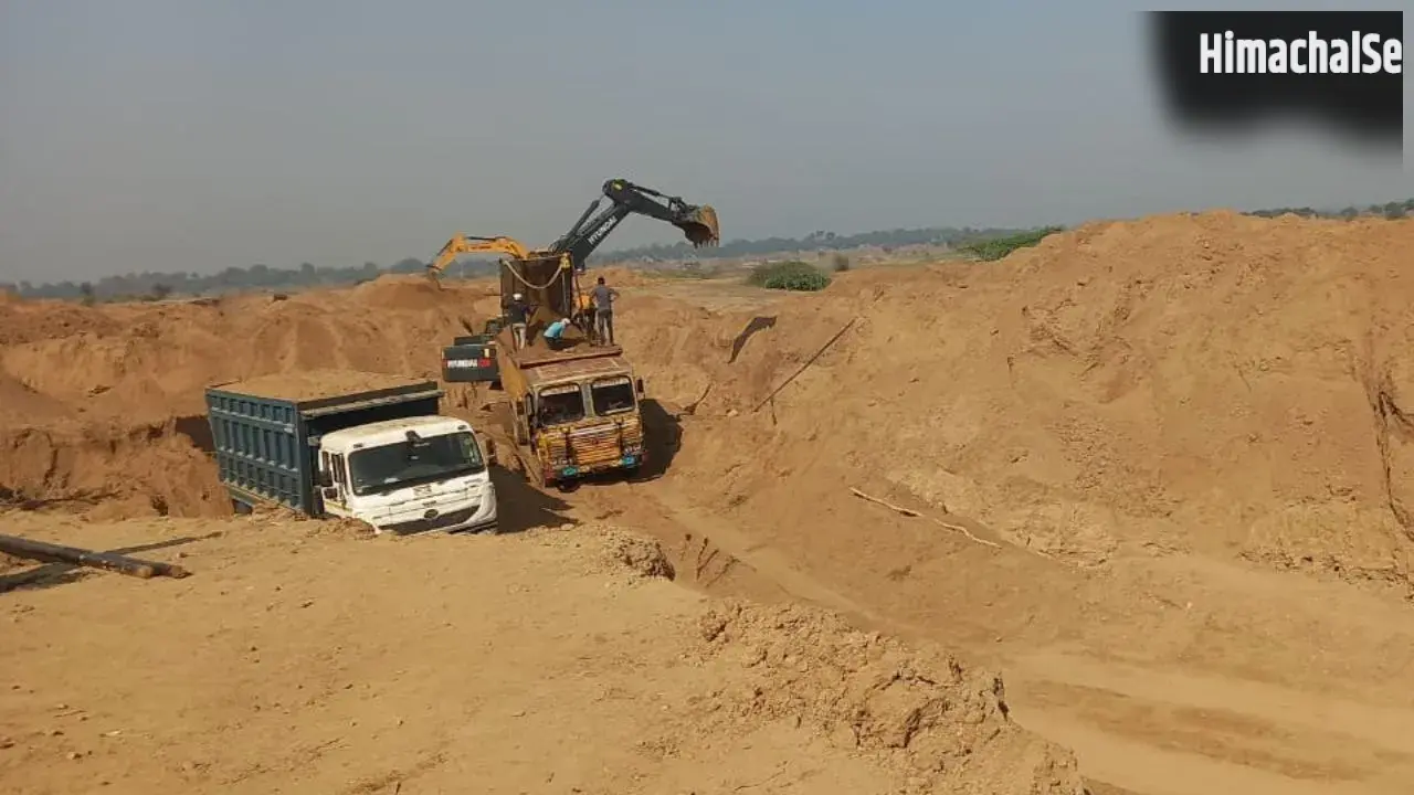 भंडारा में अवैध रेत उत्खनन पर बड़ी कार्रवाई, 4 ट्रैक्टरों समेत 27 लाख का माल जब्त​