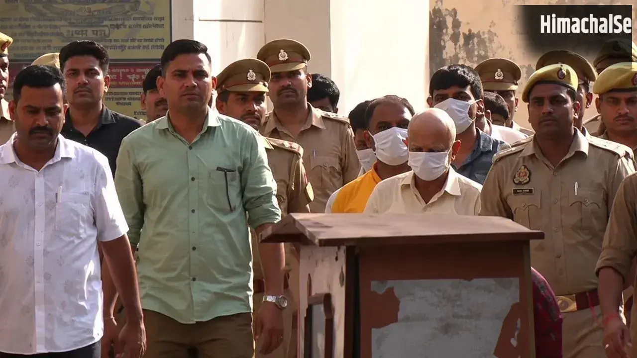राम मंदिर दान चोरी मामले में पुलिस की बड़ी कार्रवाई, टिन्नू यादव के हॉस्टल से 20 लाख रुपए बरामद​