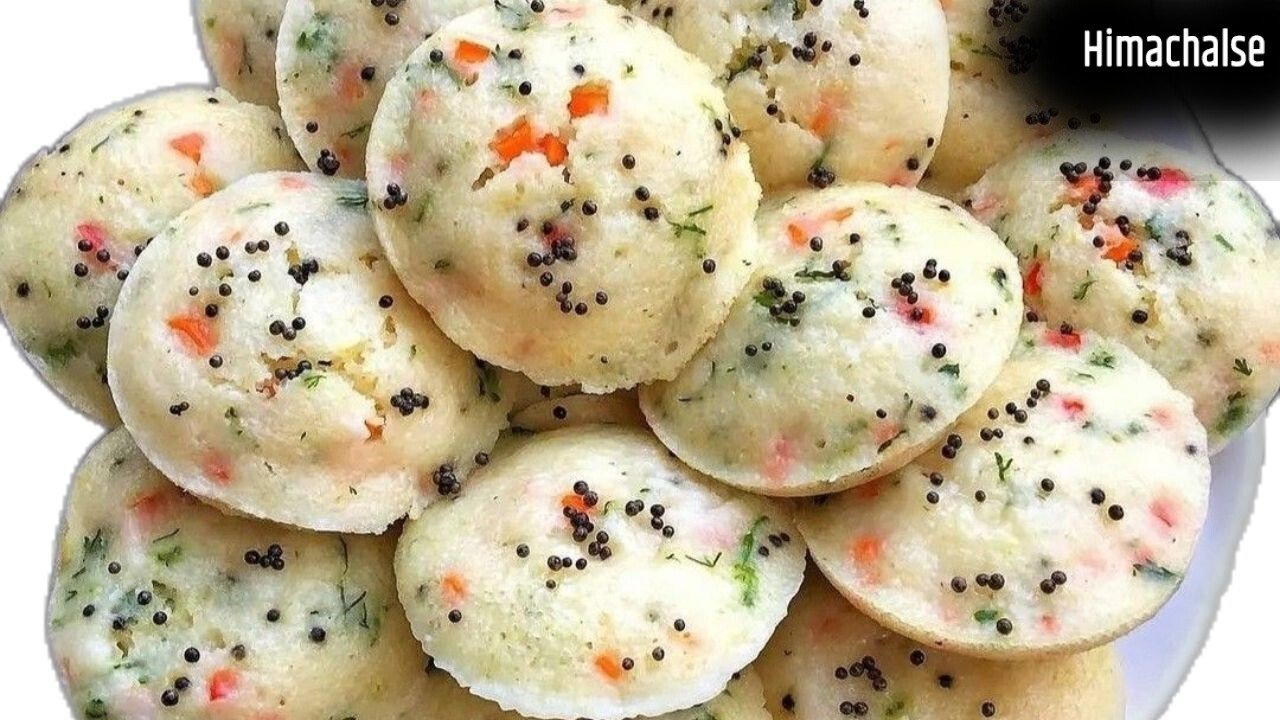 गर्मी कुछ हल्का और हेल्दी खाने का है मन तो ट्राई करें सब्जियों से भरपूर टेस्टी वेज इडली​