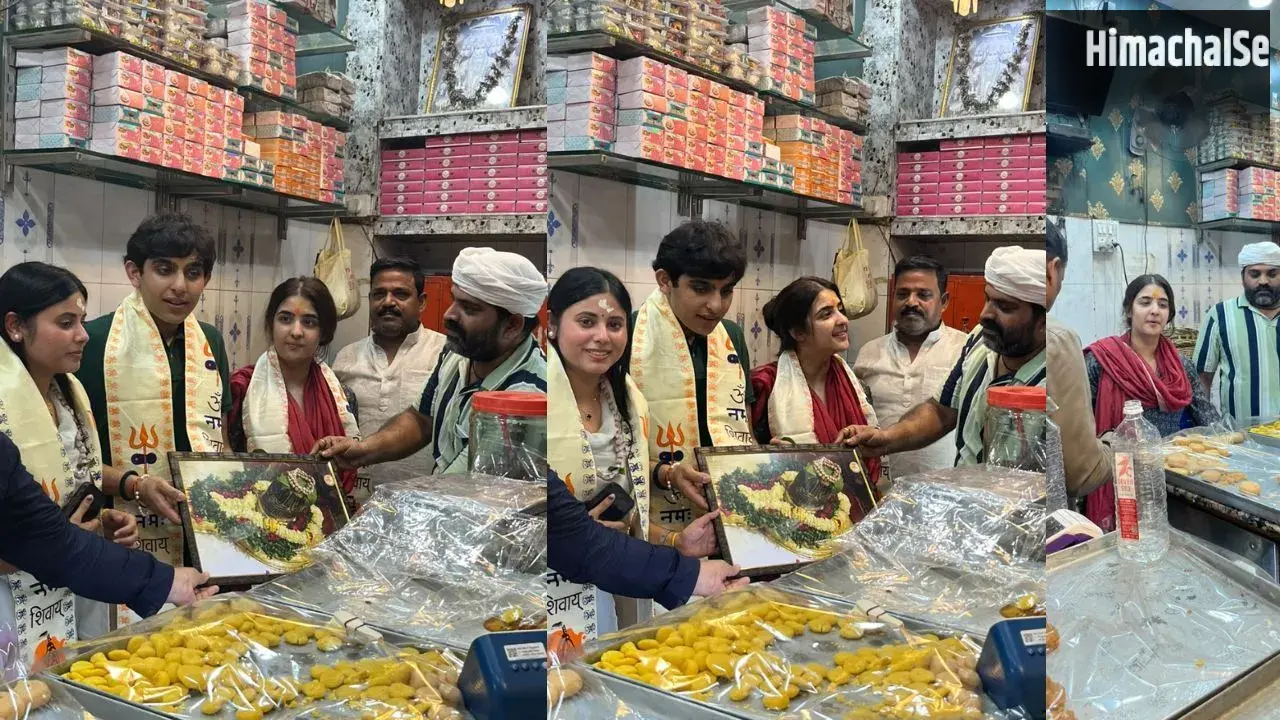 काशी पहुंचे अखिलेश यादव के बेटे अर्जुन और बेटी टीना, बाबा विश्वनाथ के किए दर्शन, बनारसी मिठाई का भी लिया स्वाद​