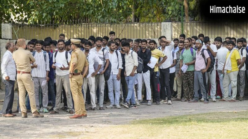 यूपी पुलिस कांस्टेबल भर्ती के लिए मारामारी! हर 1 पद पर 89 दावेदार, ट्रेन से लेकर बसों तक में भीड़ ही भीड़​