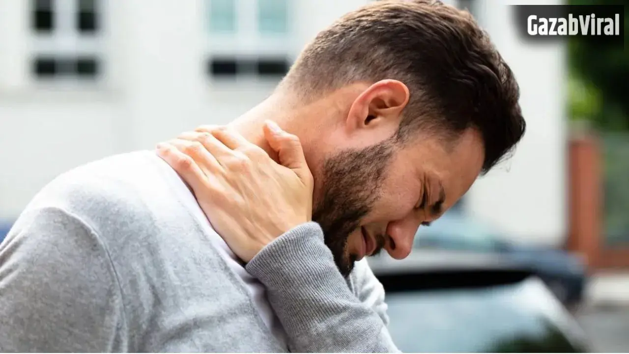 Pinched Nerve Problem: क्या होती है दबी हुई नसों की समस्या, जिससे जूझ रहे हैं सिंगर सोनू निगम?​