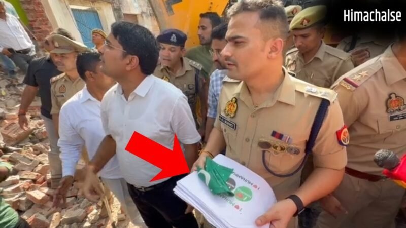 संभल में मस्जिद पर बुलडोजर एक्शन के दौरान मिले 'आई लव मोहम्मद' के पोस्टर और आपत्तिजनक सामग्री, FIR दर्ज​
