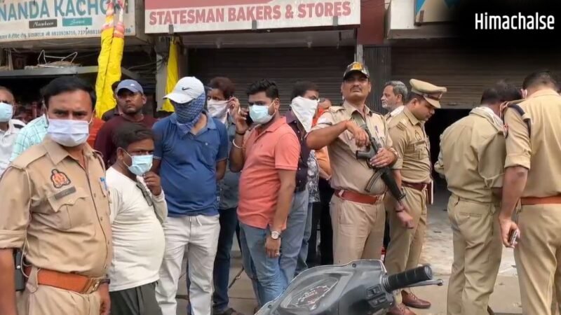 प्रयागराज में बंद कमरे से तीन शव बरामद, मां-बाप और बेटी की हत्या; जांच में जुटी पुलिस​