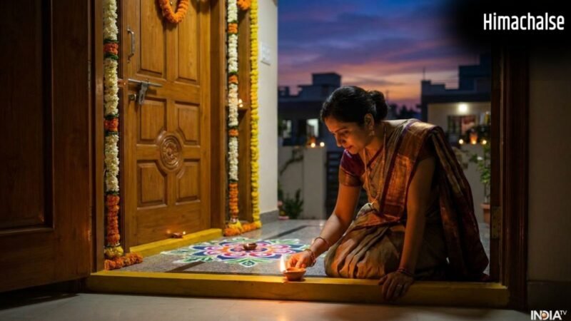 शाम में घर के इस पवित्र स्थान पर जरूर जलाएं दीपक, खिंची चली आएंगी मां लक्ष्मी​