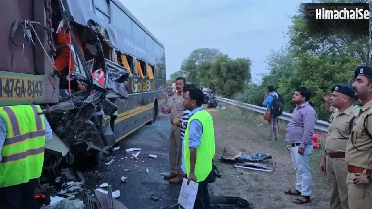 Yamuna Expressway Accident: मथुरा में यमुना एक्सप्रेस-वे पर बस-ट्रक की भीषण टक्कर, 4 यात्रियों की मौत​