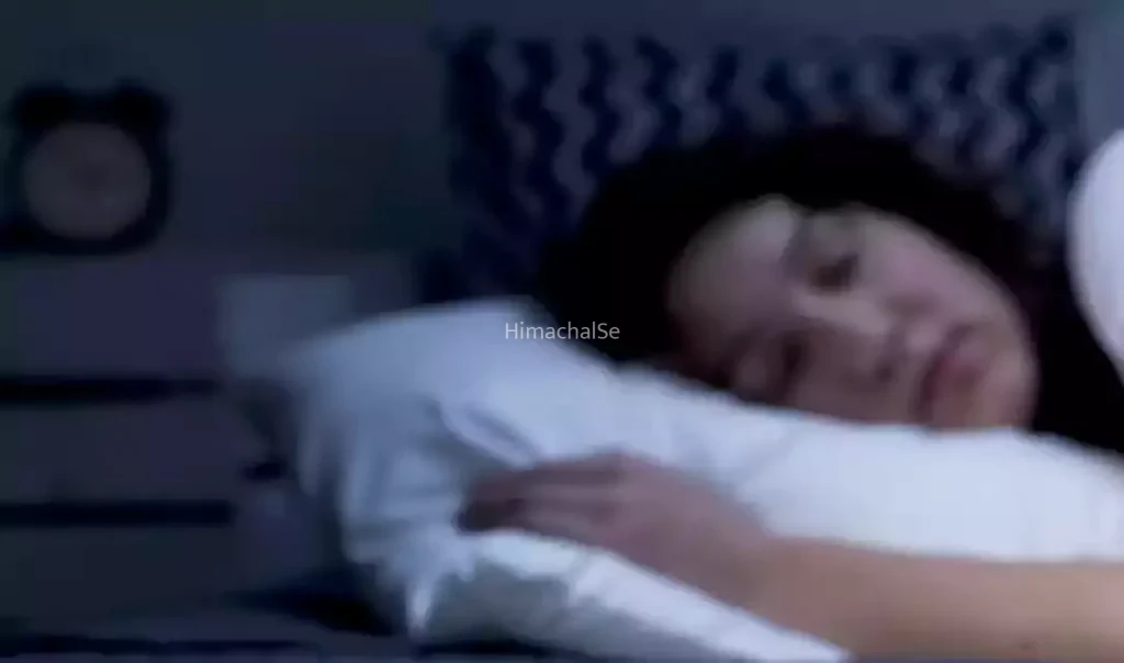 मम्मी सो जाए तो चैट करूं’ बॉयफ्रेंड से करना था बात, मां ने किया मना तो 3 महीने तक ऐसे तड़पाया