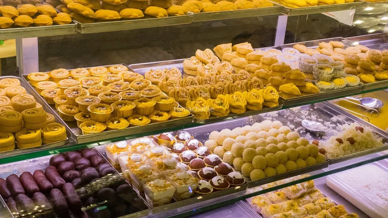 Raksha Bandhan Food Safety: राखी पर मिठाई खरीदते समय भूलकर भी न करें ये 7 गलतियां, खुशियां पड़ सकती है फीकी​