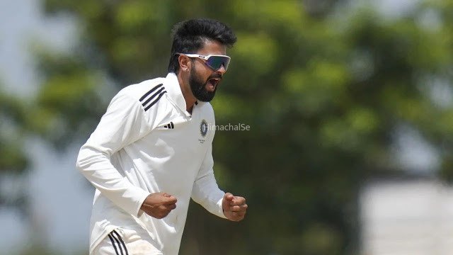 कौन हैं सारांश जैन? 33 साल के ऑलराउंडर को वॉशिंगटन सुंदर की जगह मिला टीम इंडिया में मौका​