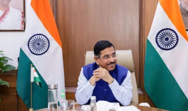 धर्मेंद्र प्रधान के बाद प्रल्हाद जोशी को ही क्यों बनाया गया नया शिक्षा मंत्री?​