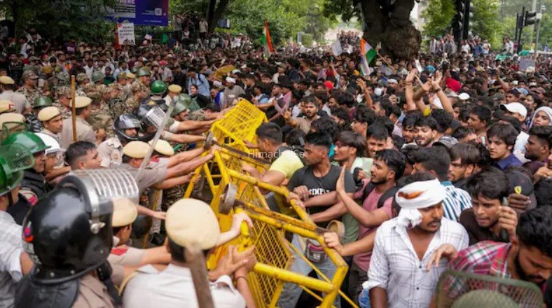 छात्र आंदोलन में पुलिस पीटने वालों का अब पक्का इलाज होगा​