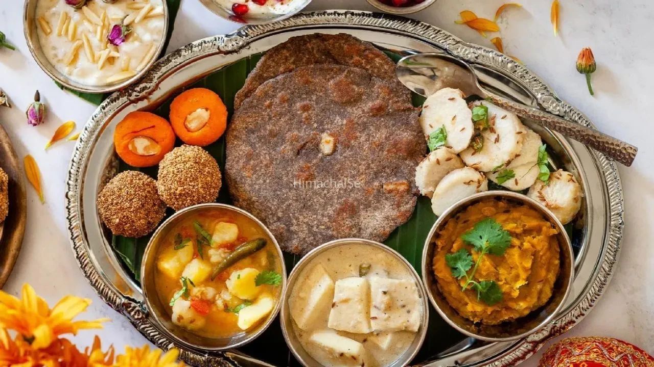 Falhari Vrat Food: व्रत में बनाएं मन को तृप्त कर देने वाले स्वादिष्ट फलाहारी भोजन, स्वाद और सेहत का डबल फायदा