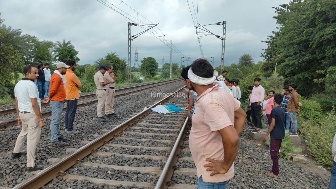 दुनिया छूटी, पर मां का सीना नहीं… नरसिंहपुर में महिला ने 3 साल की बेटी संग किया सुसाइड, रेलवे ट्रैक पर इस हाल में मिली लाश​