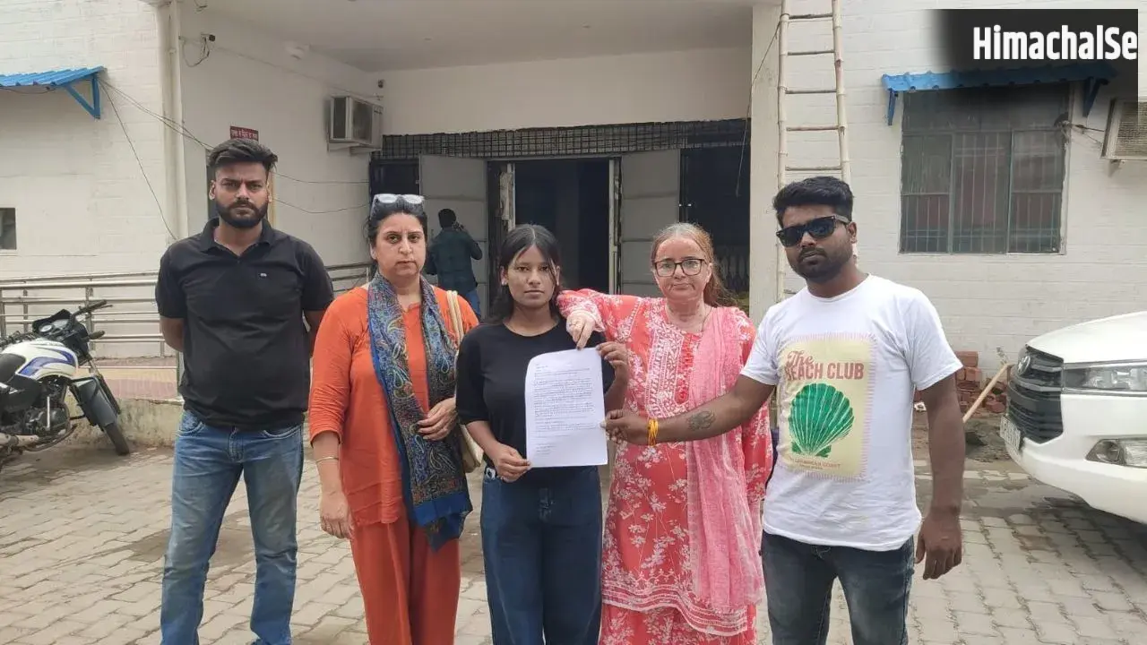 आगरा में कम्युनिटी डॉग्स को लेकर हिंसक विवाद; मां-बेटी पर जानलेवा हमला, एक कुत्ते की मौत