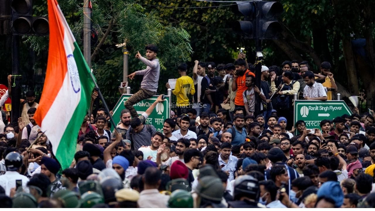 paper leak & Protest: छात्रों के नाम पर अराजकता फैलाने की साजिश? जानें पूर्व सरकारों के दौर में पेपर लीक का हाल