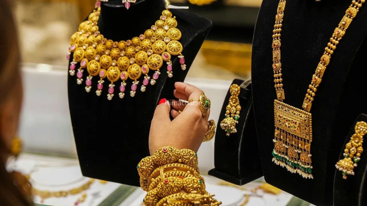 सोना खरीदने की सोच रहे हैं? 30 साल का इतिहास बता रहा आगे क्या हो सकता है