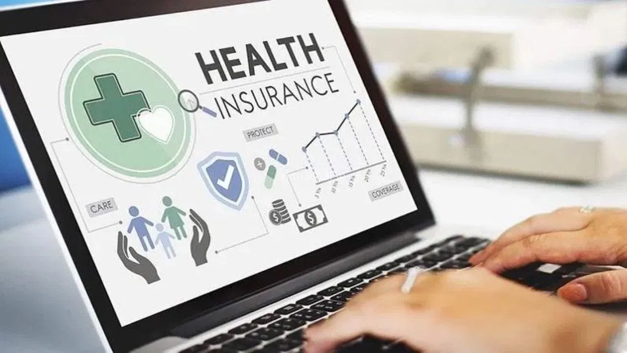 एक हेल्थ पॉलिसी पूरे परिवार के लिए काफी है या अलग-अलग लें? जानें सही विकल्प