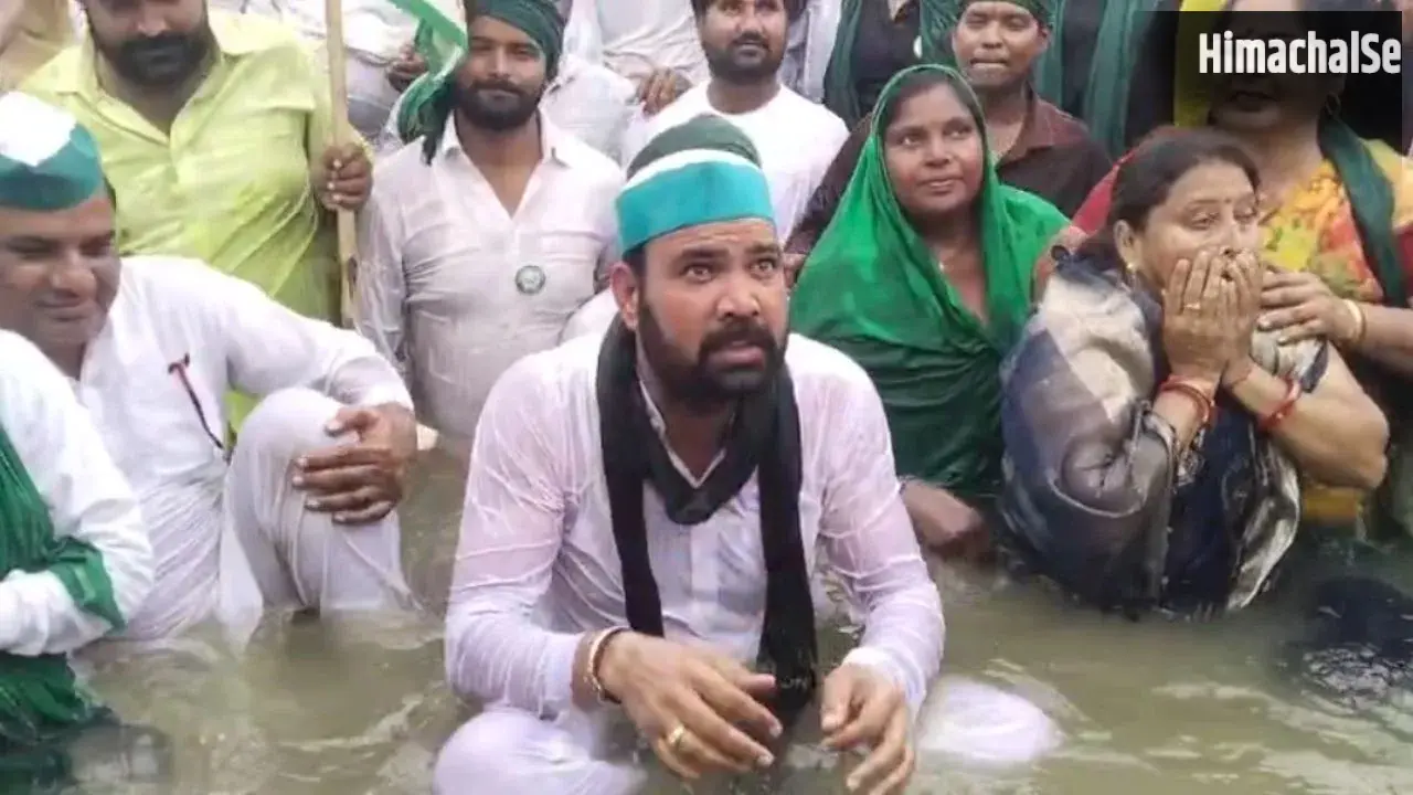 Prayagraj: भाकियू (युवा) का जल सत्याग्रह, भूमि अधिग्रहण और मुआवजे को लेकर सीएम के नाम सौंपा 20 सूत्रीय ज्ञापन​