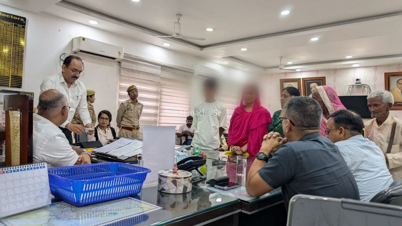 नहीं कटवाए बाल तो स्कूल से कट गया नाम… डीएम से बोला परिवार- कटवा लेंगे, एडमिशन करवा दीजिए​