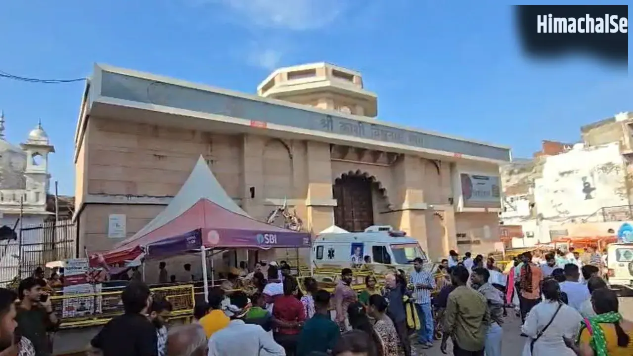 Kashi Vishwanath: काशी विश्वनाथ मंदिर के बाहर जवान की कार्बाइन से चली गोली, 3 घायल, मौके पर मची अफरा-तफरी​