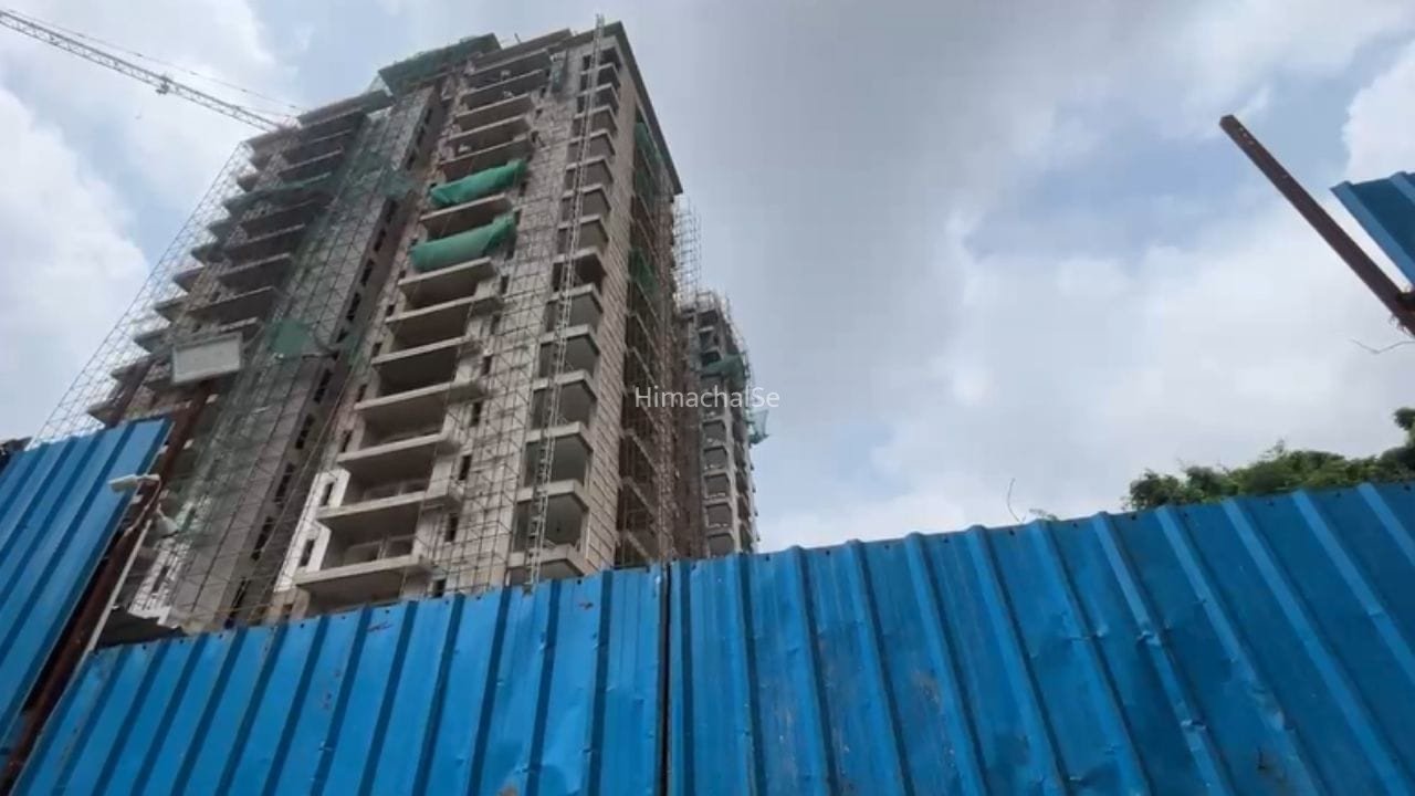 लखनऊ में निर्माणाधीन इमारत में बड़ा हादसा, लिफ्ट टूटने से बेसमेंट में गिरे 4 मजदूर; 3 गंभीर घायल​