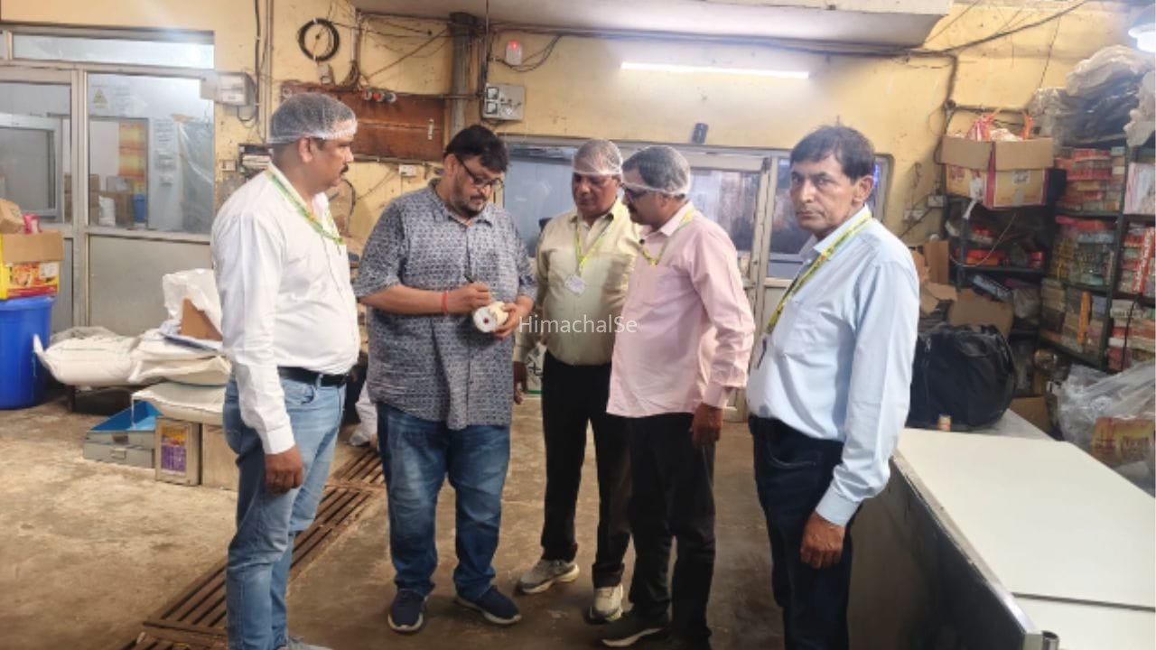 मुरादाबाद में प्रेम स्वीट्स और आलम बिरयानी पर छापा… जांच के लिए भेजे गए मिठाई और चटनी के सैंपल​