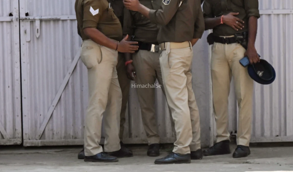भोपाल में खाकी शर्मसार! MP पुलिस के जवान ने साथी पुलिसकर्मी की नाबालिग बेटी से किया रेप, दूसरे ने बाहर दिया पहरा​