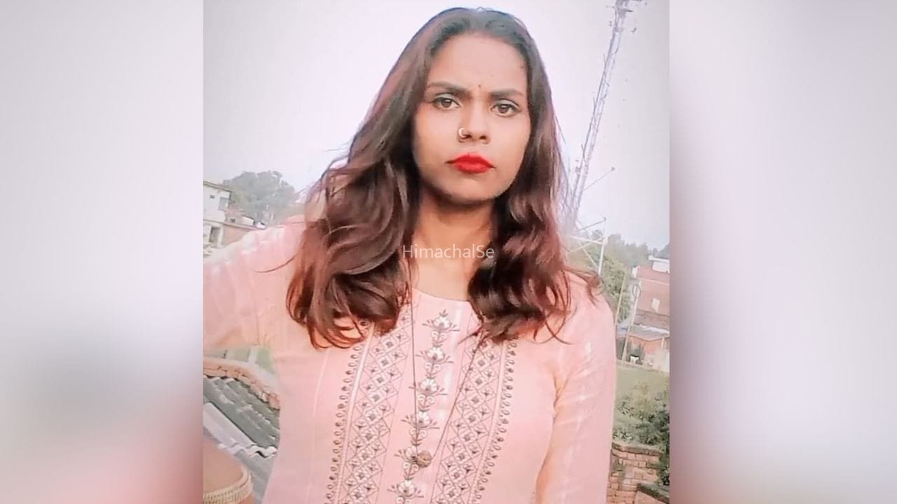 गाजीपुर में बीच सड़क पति ने पत्नी का गला रेता…मौत; फिर 8 महीने की बेटी को लेकर थाने पहुंचा​