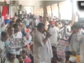 वाराणसी में मीट कारोबारियों का बड़ा प्रदर्शन, नगर आयुक्त के आश्वासन के बाद मिली राहत​