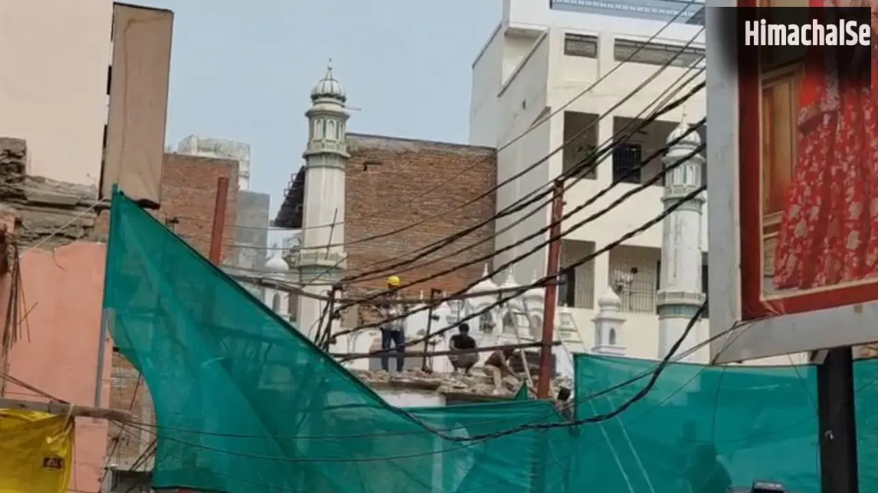 दालमंडी चौड़ीकरण में बड़ा मोड़: 5 मस्जिदों पर ध्वस्तीकरण शुरू, करीमुल्ला बेग मस्जिद से अभियान की शुरुआत