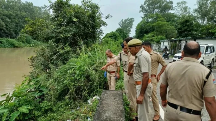 ​​​चलती कार में मां का गला रेतकर बेटी ने प्रेमी संग रची खौफनाक साजिश! हत्या के बाद शव को नहर में फेंका, पूरी कहानी सामने आई तो पुलिस भी रह गई हैरान​​​​