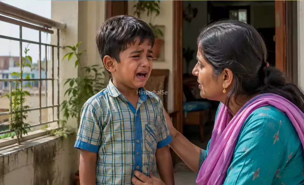 पड़ोसी की छत पर गेंद लेने गया मासूम बच्चा, रोते हुए घर लौटा… मां से बोला – “आंटी बहुत गंदी हैं”, फिर खुला ऐसा राज जिसने सबको हिला दिया